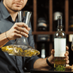 Decantar ou não decantar o vinho? Entenda quando e por que usar o decanter