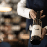 Entenda as diferenças entre vinho de mesa e vinho fino