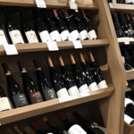Novas tarifas dos EUA podem elevar o preço do vinho europeu