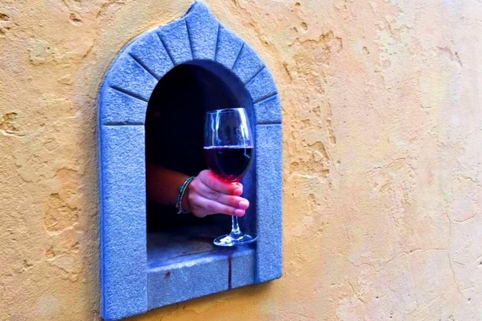 Janelas de vinho são tradição renascentista viva na Toscana
